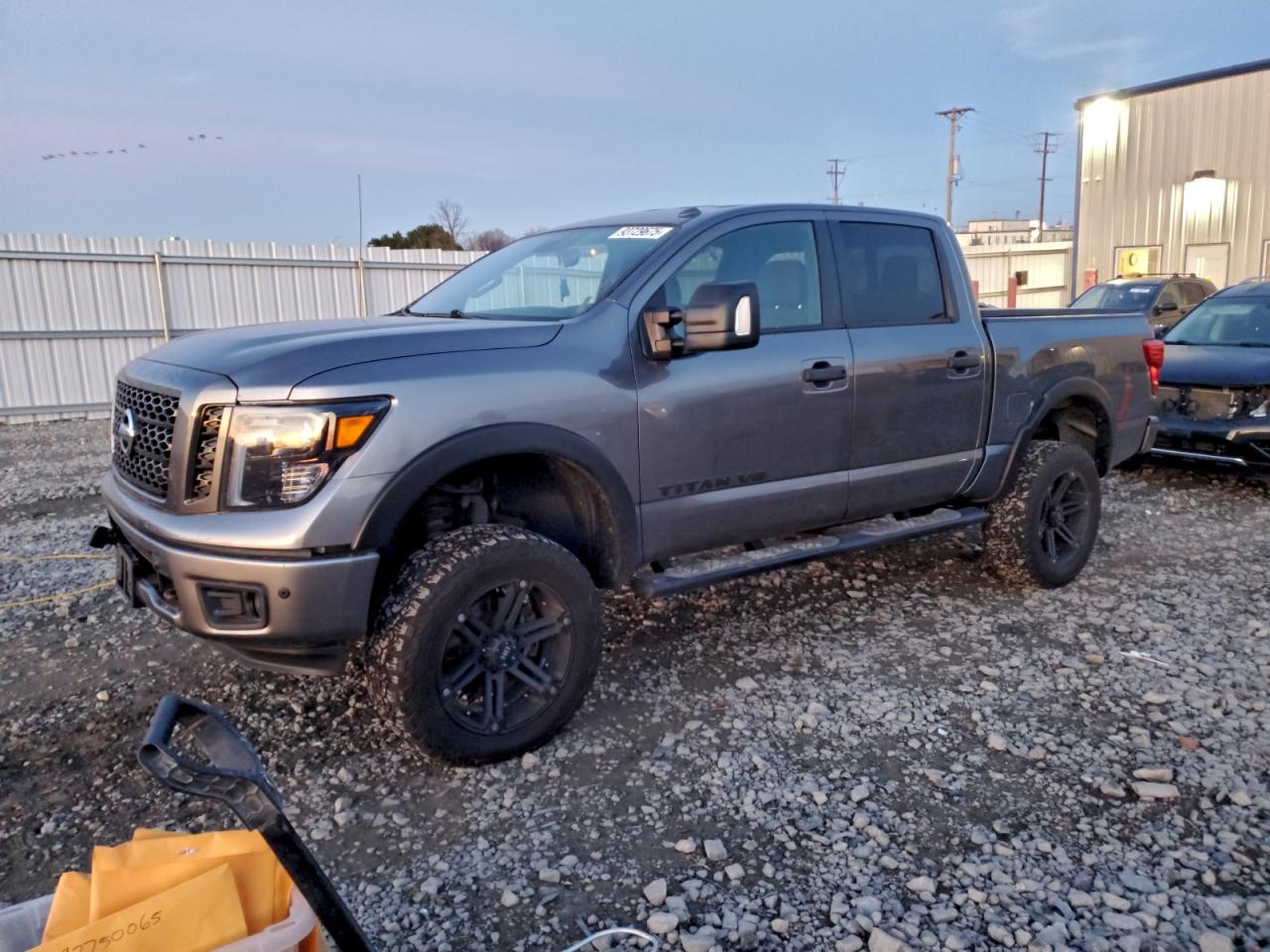 NISSAN TITAN SV