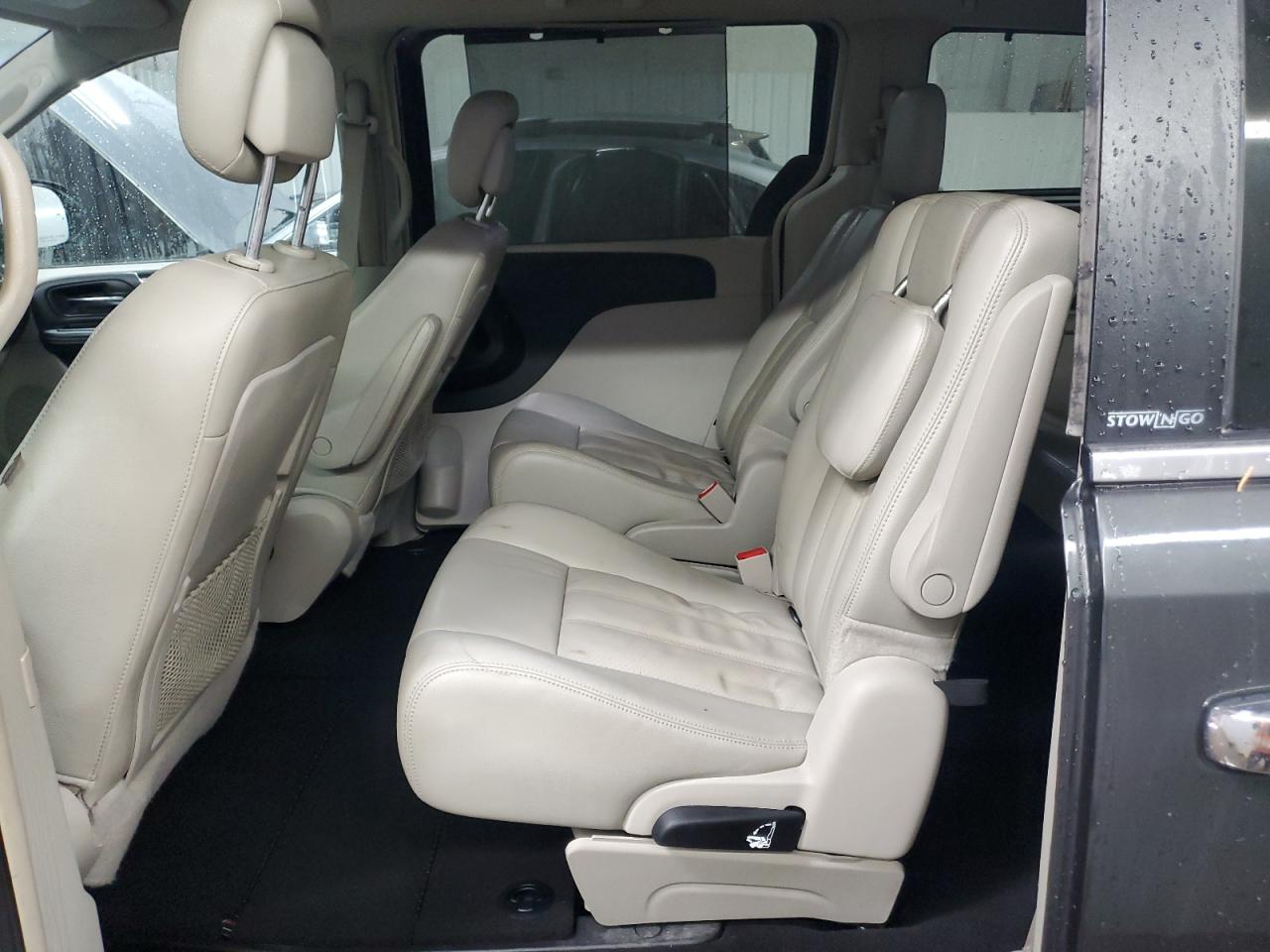 CHRYSLER TOWN & COUNTRY TOURING L