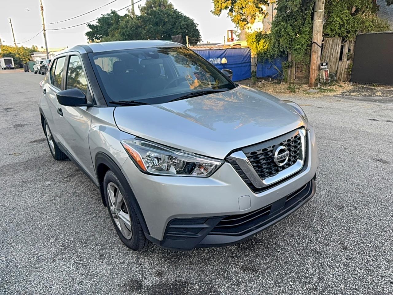 NISSAN KICKS S