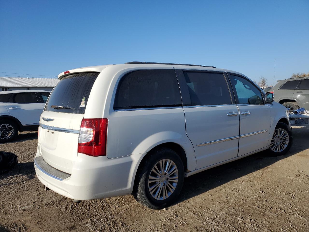 CHRYSLER TOWN & COUNTRY TOURING L