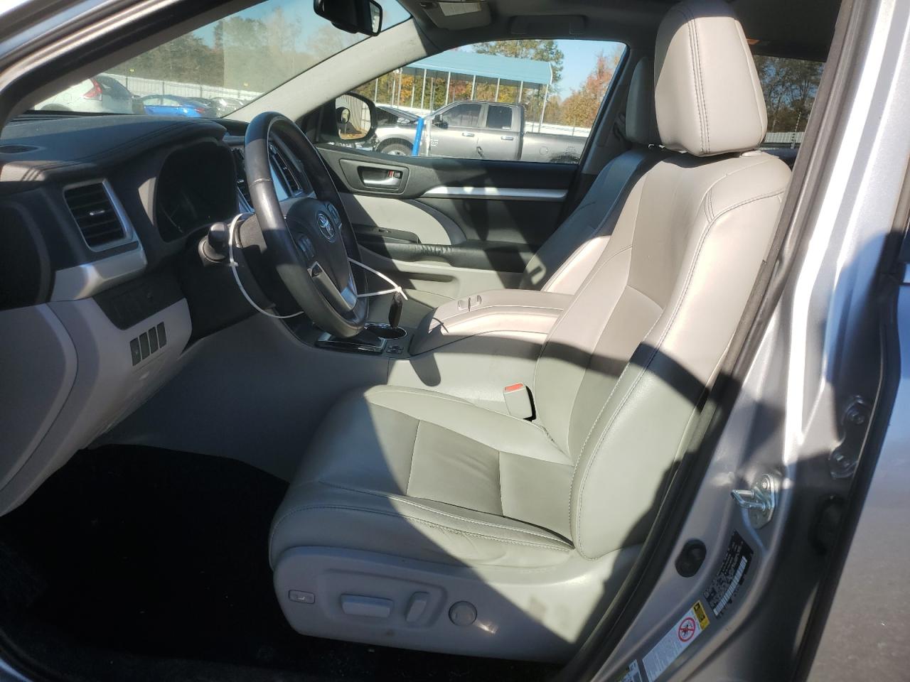 TOYOTA HIGHLANDER XLE