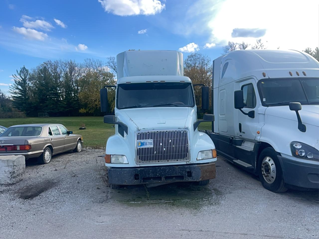Lot #3291180956 1999 VOLVO VN