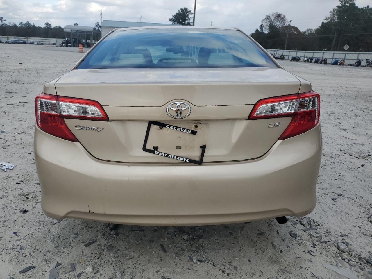 TOYOTA CAMRY BASE