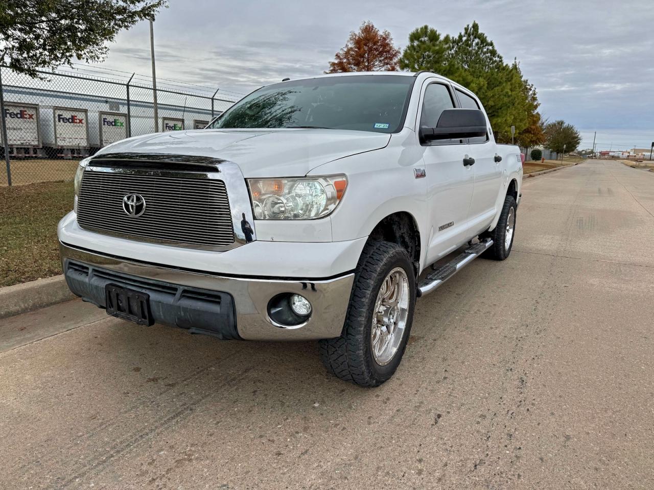TOYOTA TUNDRA CREWMAX SR5
