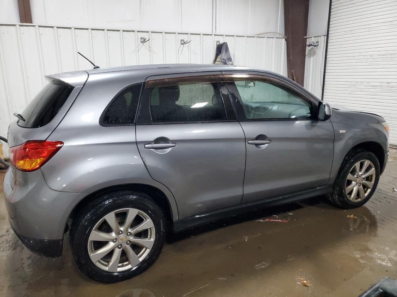 MITSUBISHI OUTLANDER ES