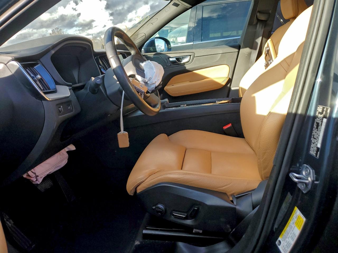 Lot #3311655229 2020 VOLVO XC60 T6 IN