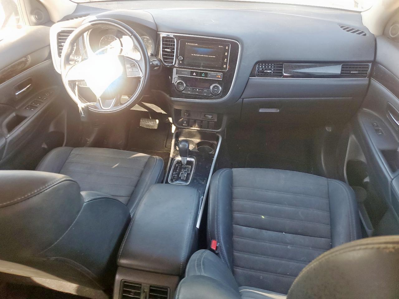 MITSUBISHI OUTLANDER SE