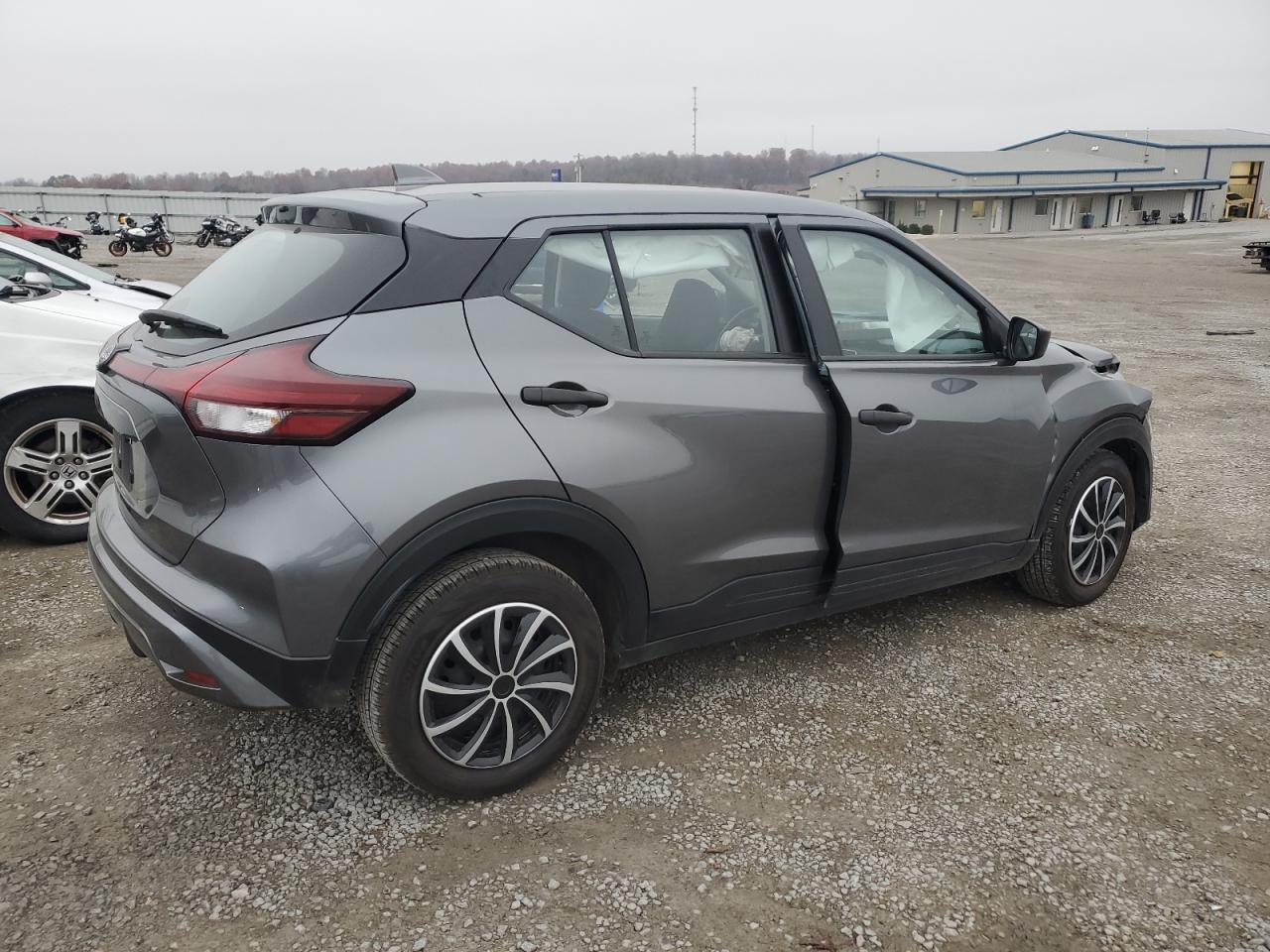 NISSAN KICKS S