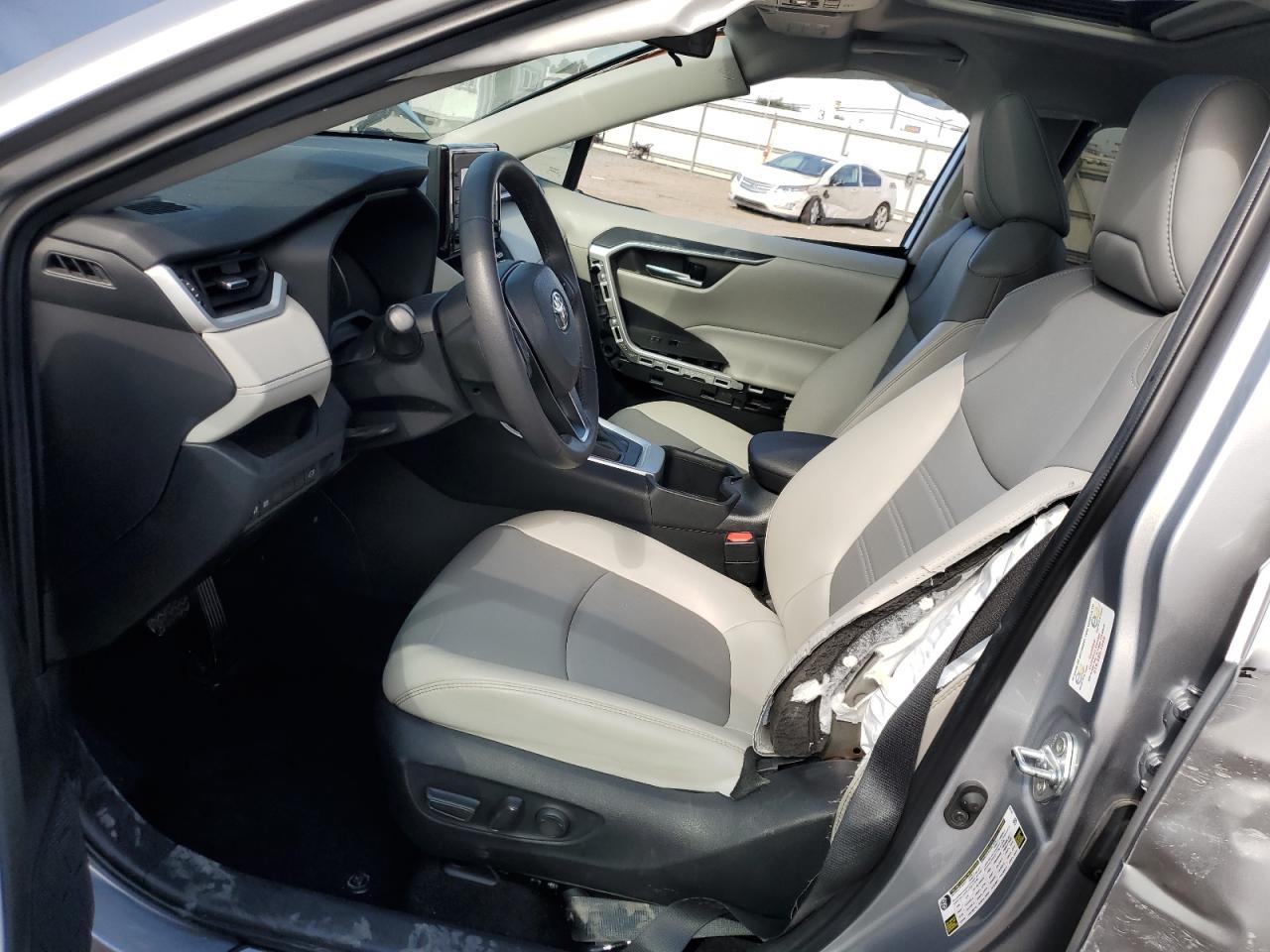 TOYOTA RAV4 XLE PREMIUM