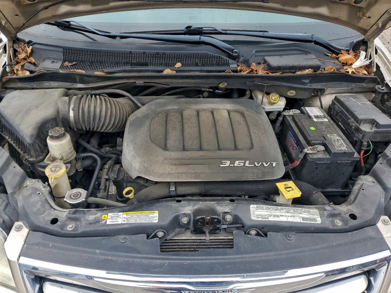 CHRYSLER TOWN & COUNTRY TOURING L