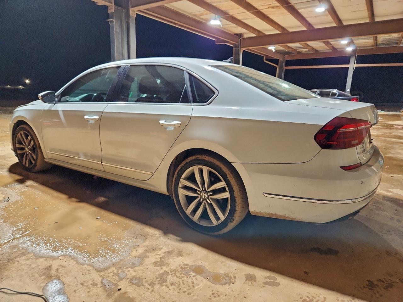 VOLKSWAGEN PASSAT SE