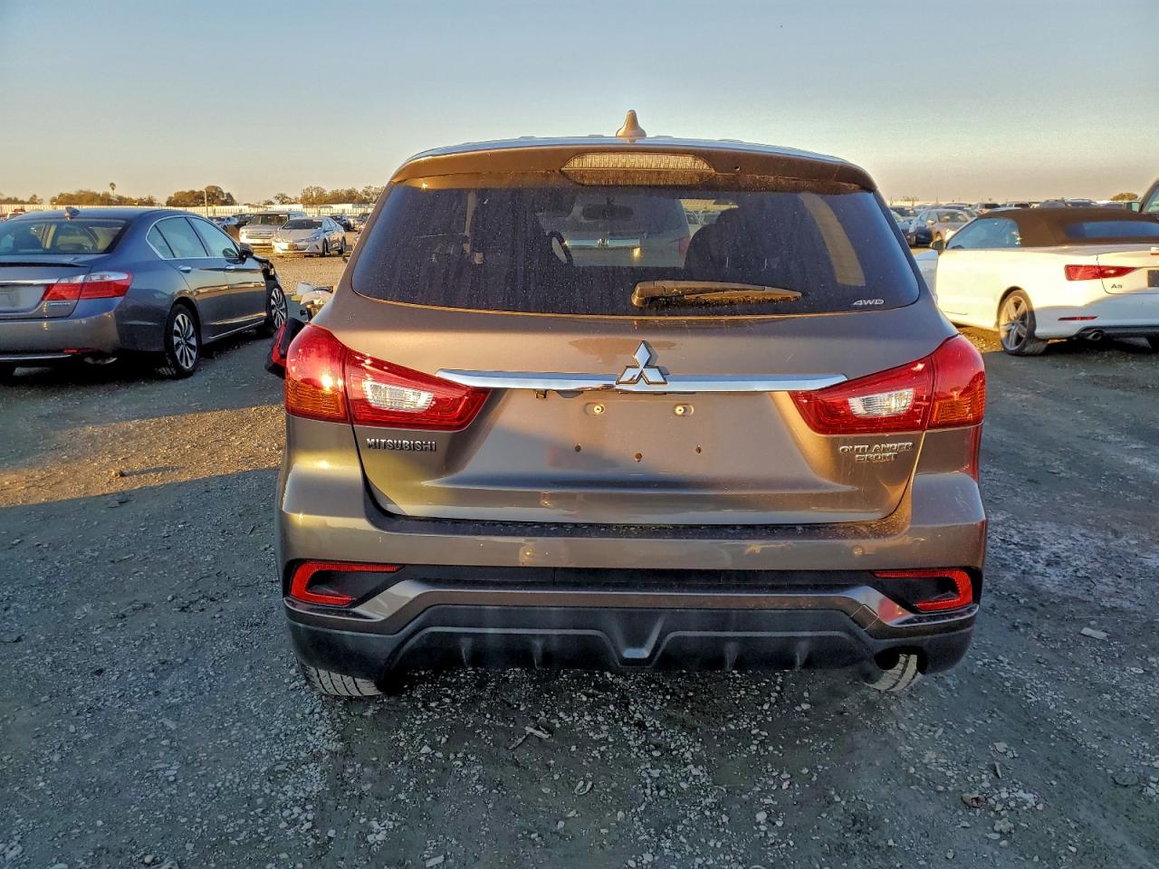 MITSUBISHI OUTLANDER ES