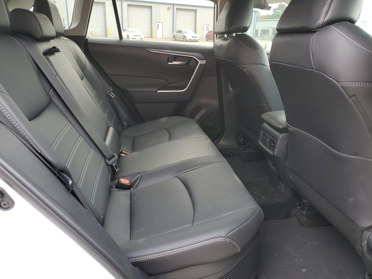 TOYOTA RAV4 XLE PREMIUM