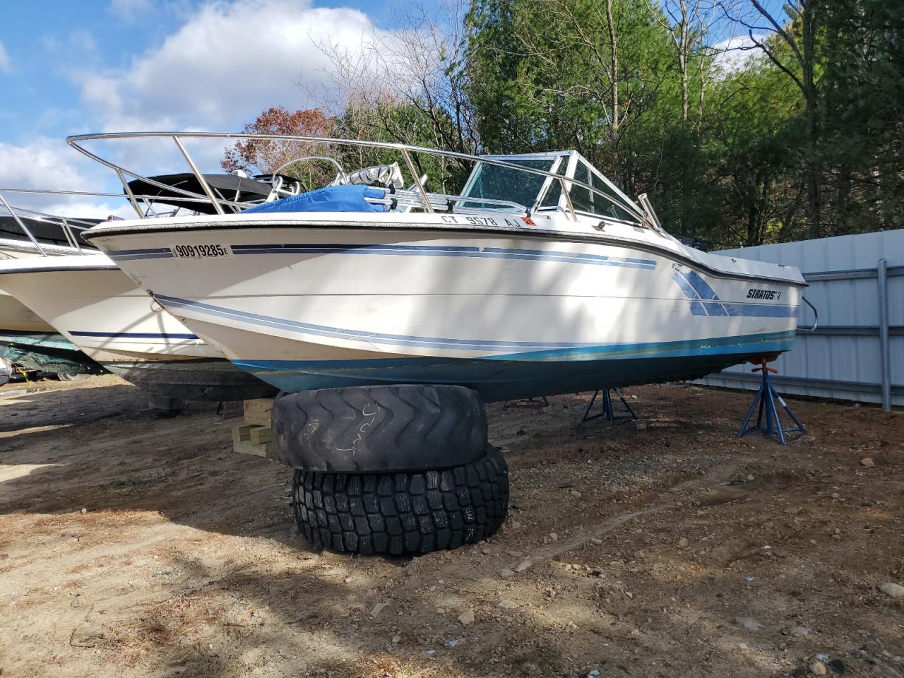 Lot #3308328156 1988 STRATOS BOAT