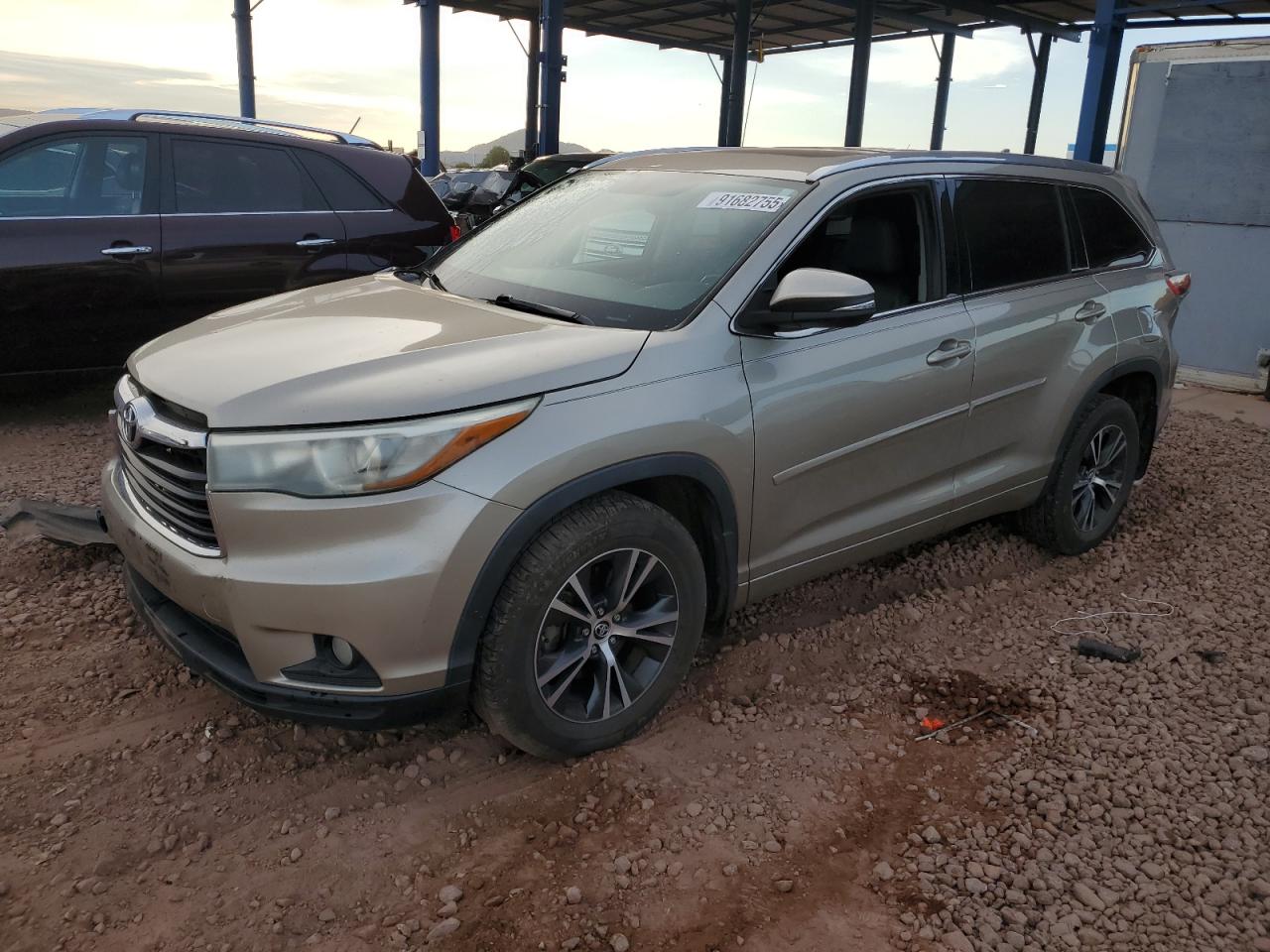 Lot #3302765400 2016 TOYOTA HIGHLANDER