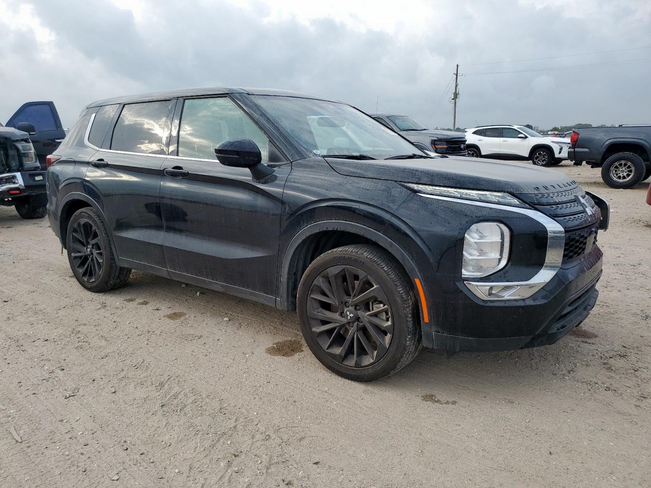 MITSUBISHI OUTLANDER SE