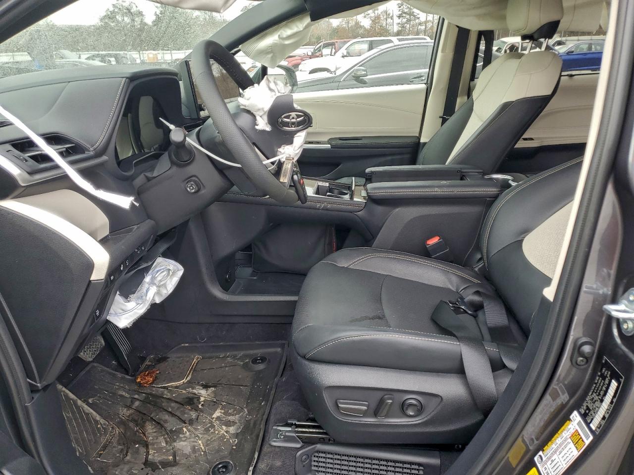 TOYOTA SIENNA LIMITED