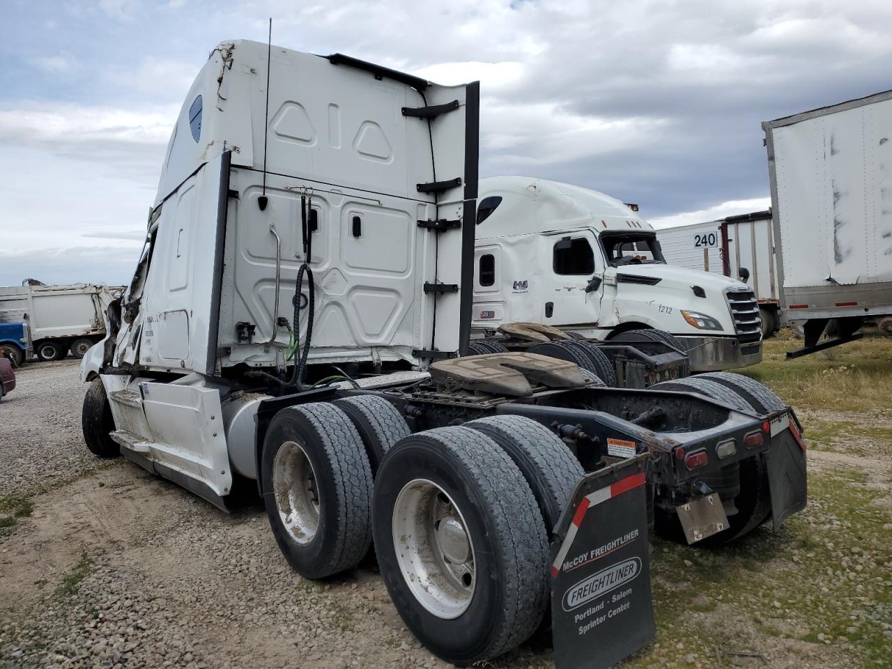 Lot #3291598932 2021 FREIGHTLINER CASCADIA 1