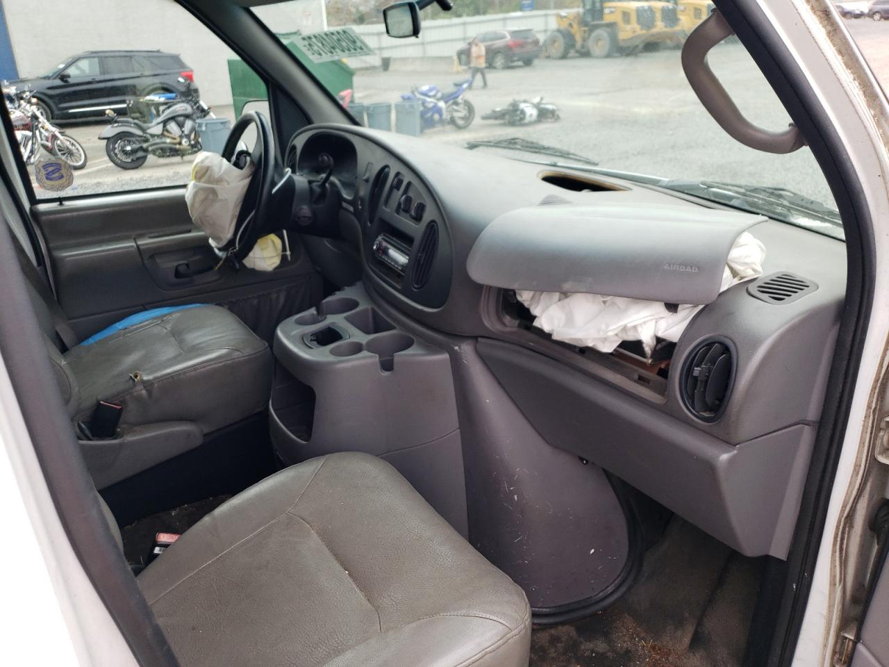 Lot #3302845906 2002 FORD E350