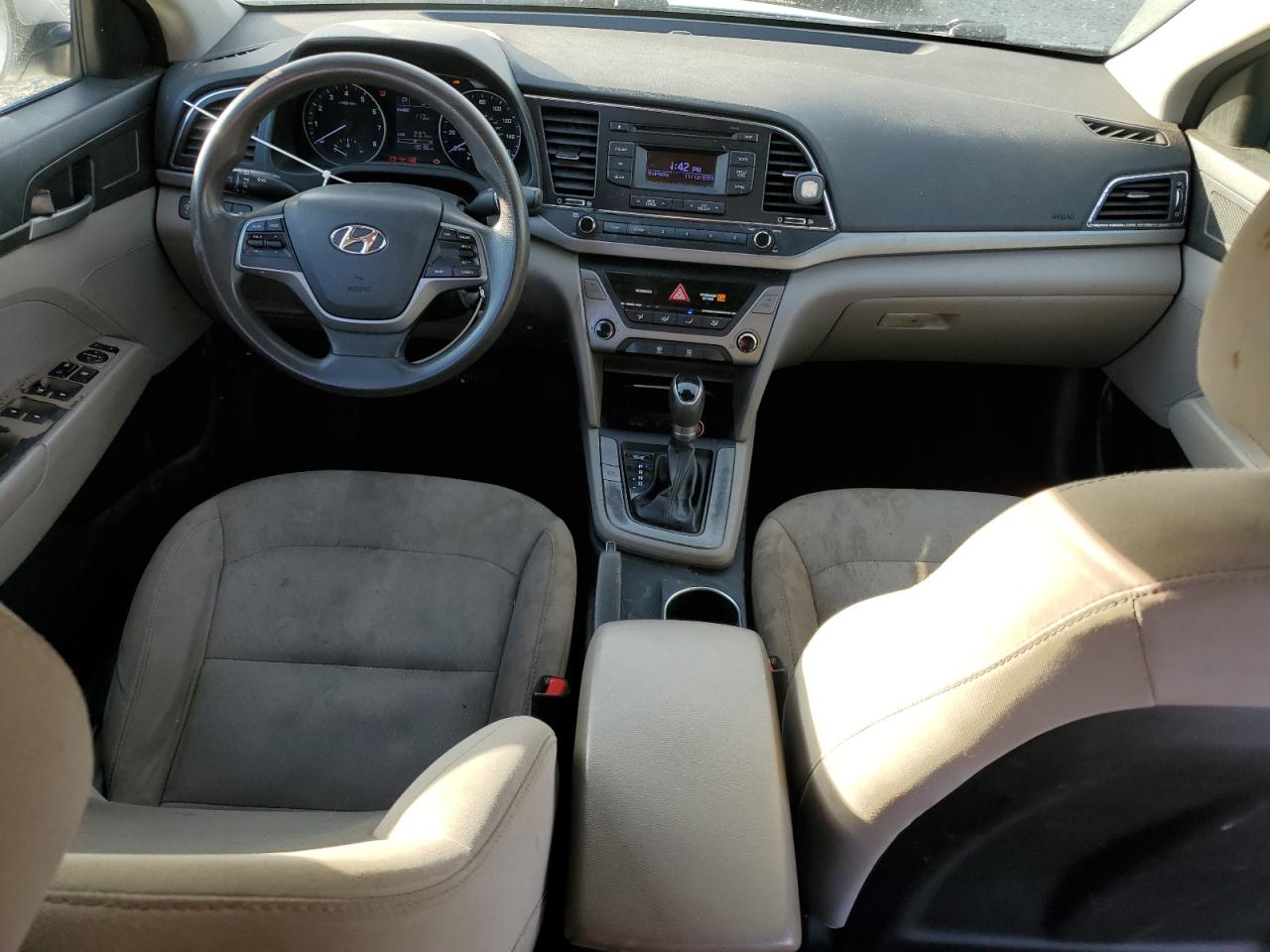 HYUNDAI ELANTRA SE