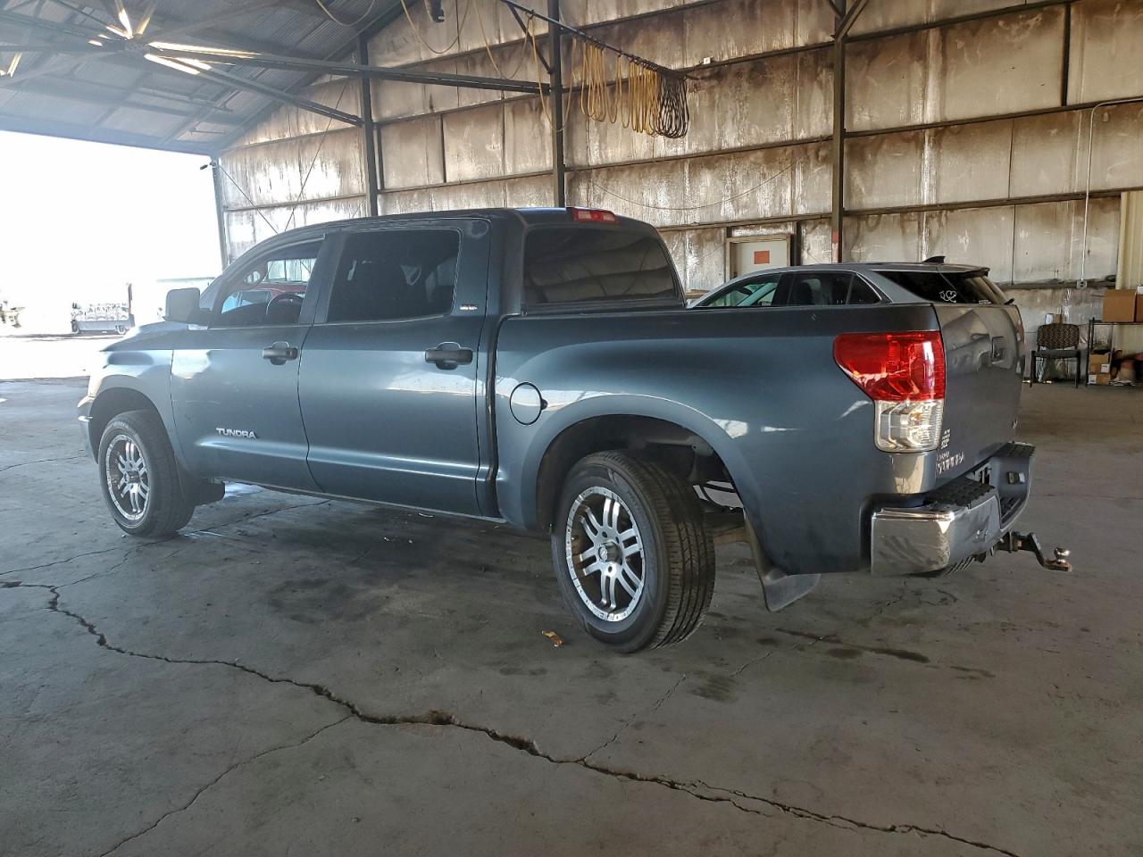 TOYOTA TUNDRA CREWMAX SR5
