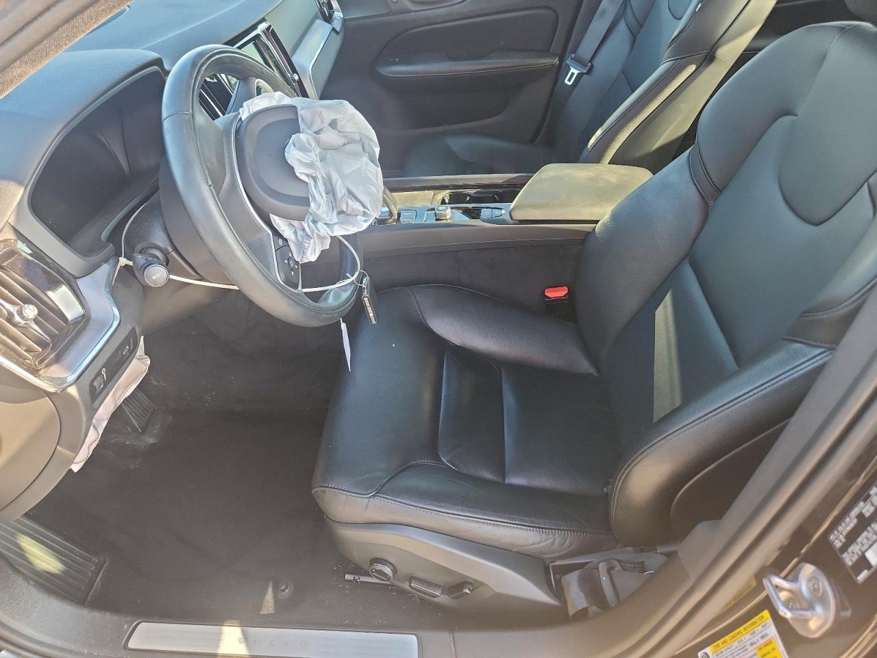 VOLVO S60 B5 MOMENTUM