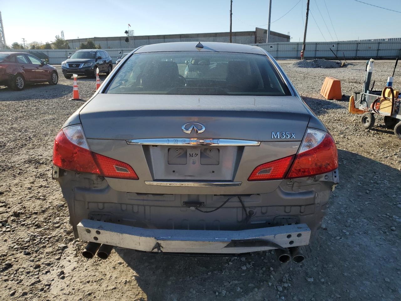 INFINITI M35 BASE
