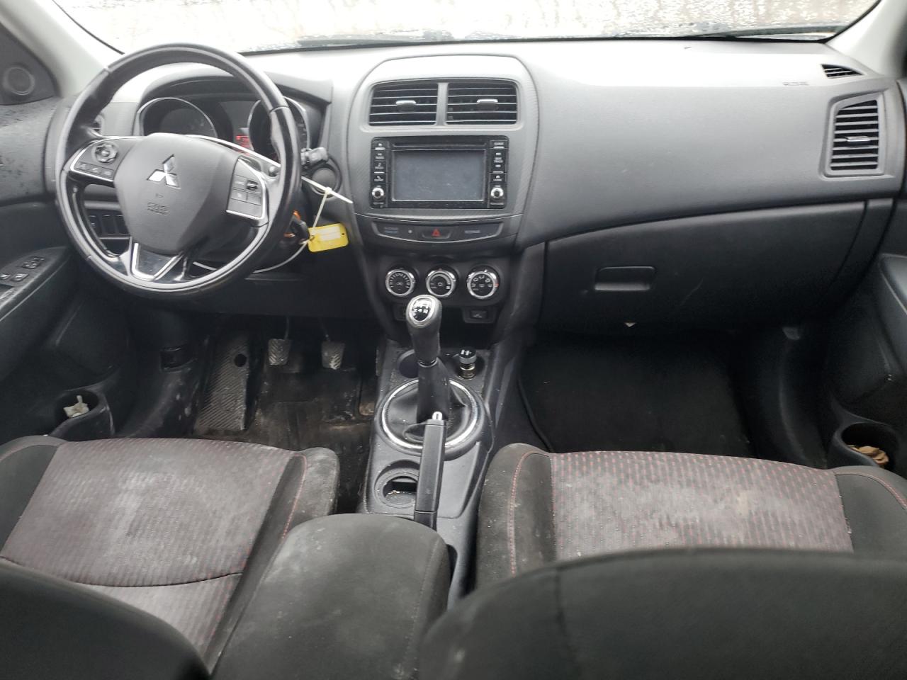 MITSUBISHI OUTLANDER SE