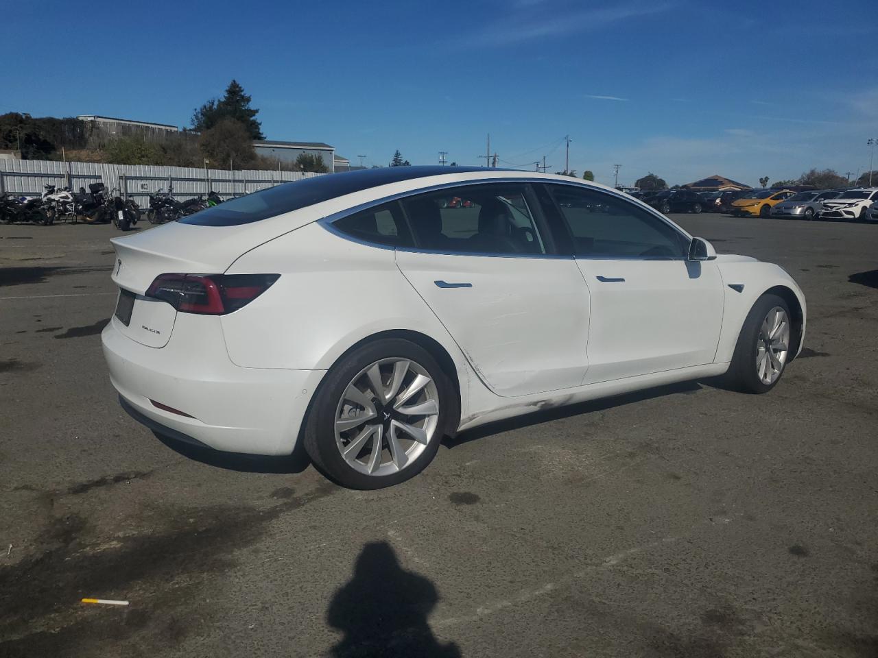 TESLA MODEL 3