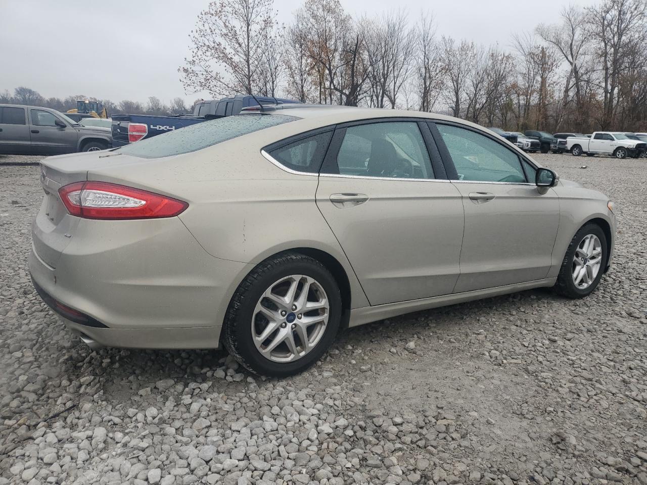 FORD FUSION SE