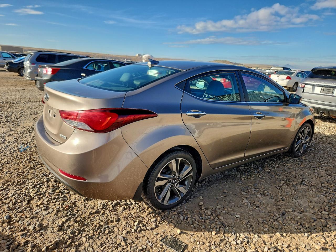 HYUNDAI ELANTRA SE