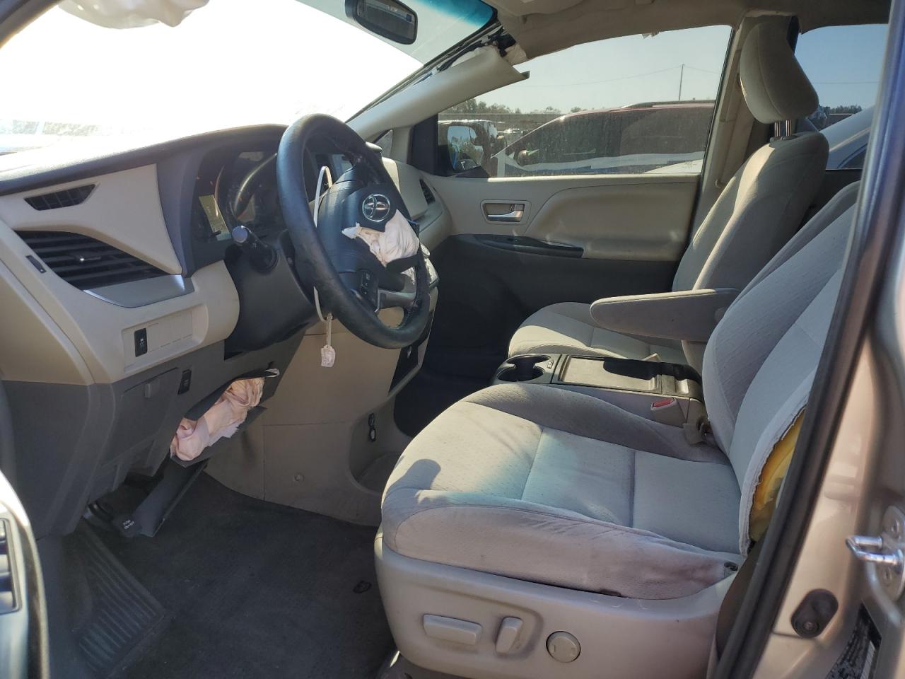 Lot #3290042279 2015 TOYOTA SIENNA LE