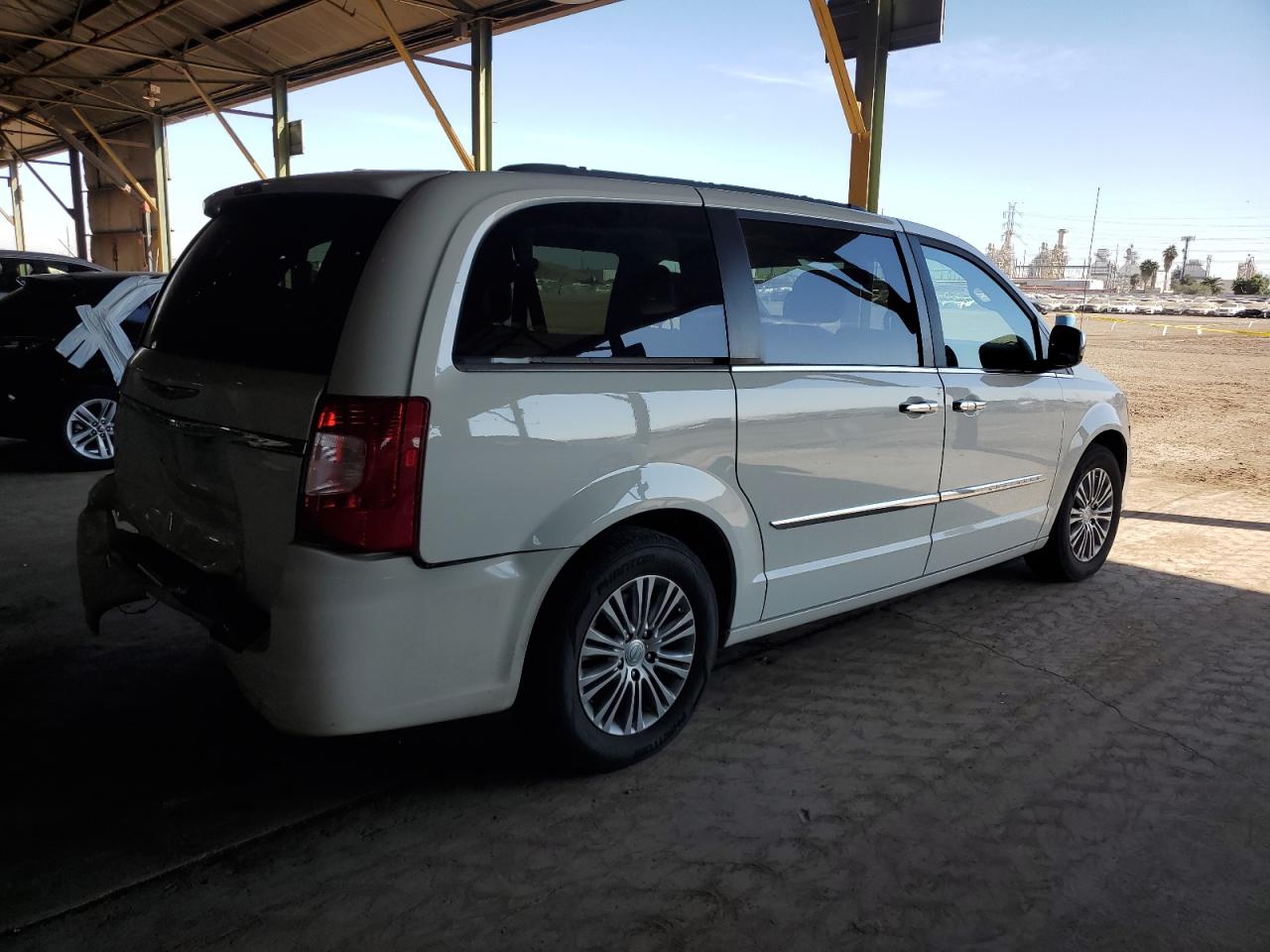 CHRYSLER TOWN & COUNTRY TOURING L