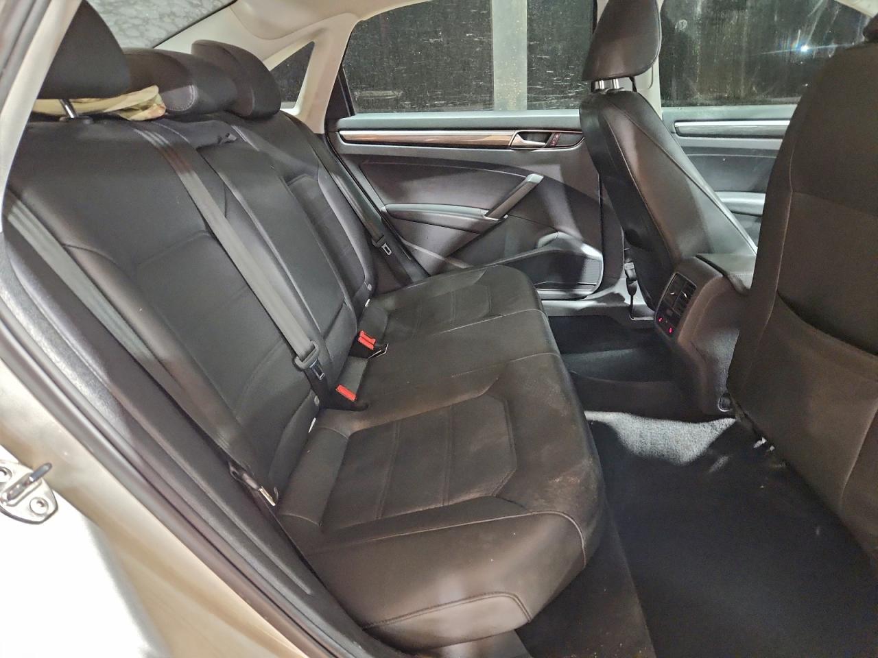 VOLKSWAGEN PASSAT SE