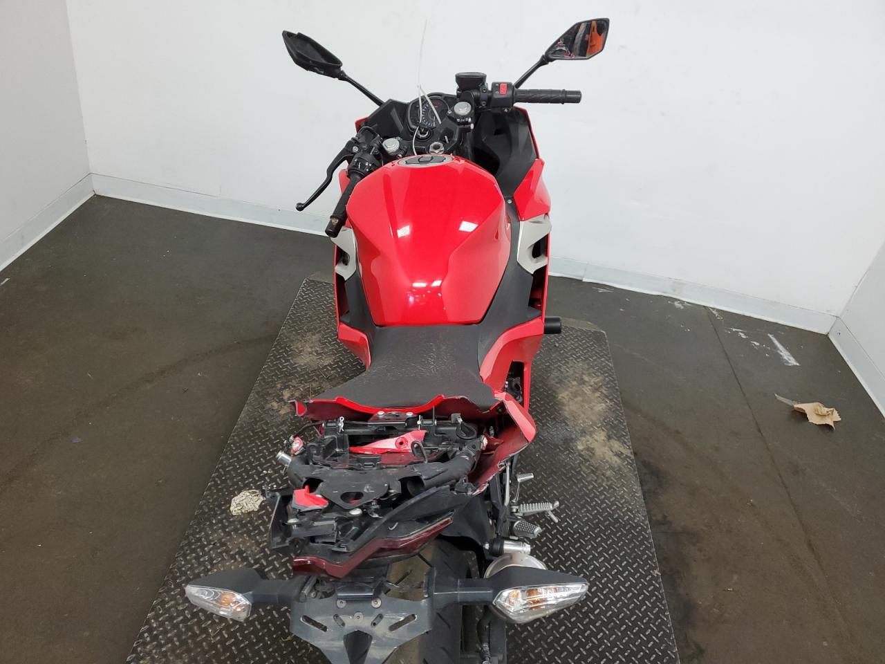 Lot #3302092118 2021 KAWASAKI EX400