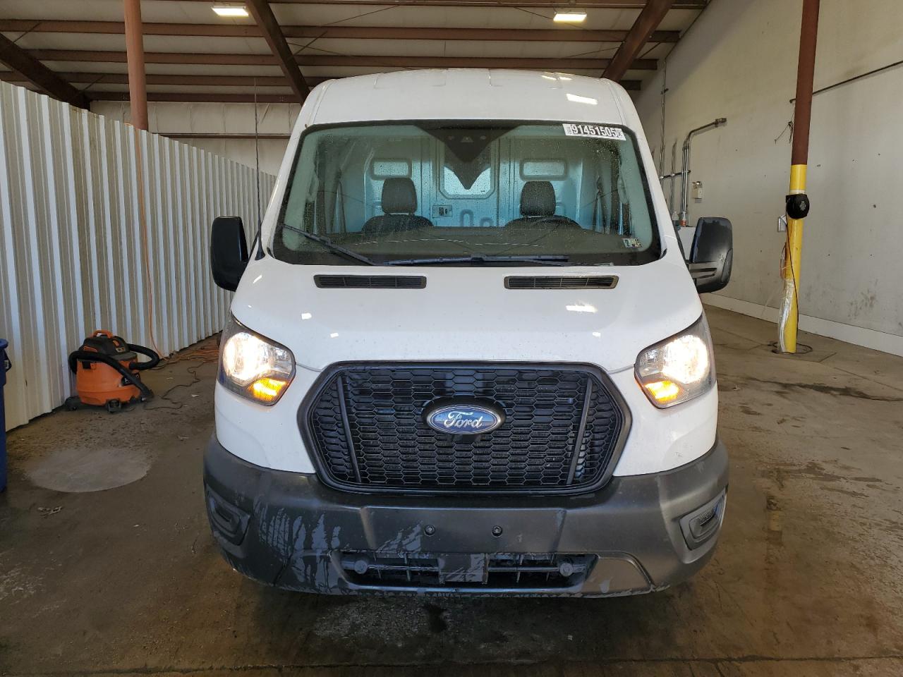 Lot #3317704154 2022 FORD BOX TRUCK