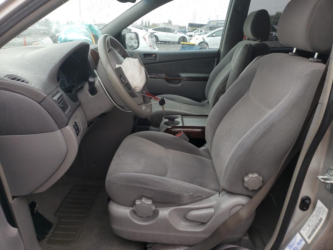 Lot #3310301080 2004 TOYOTA SIENNA CE