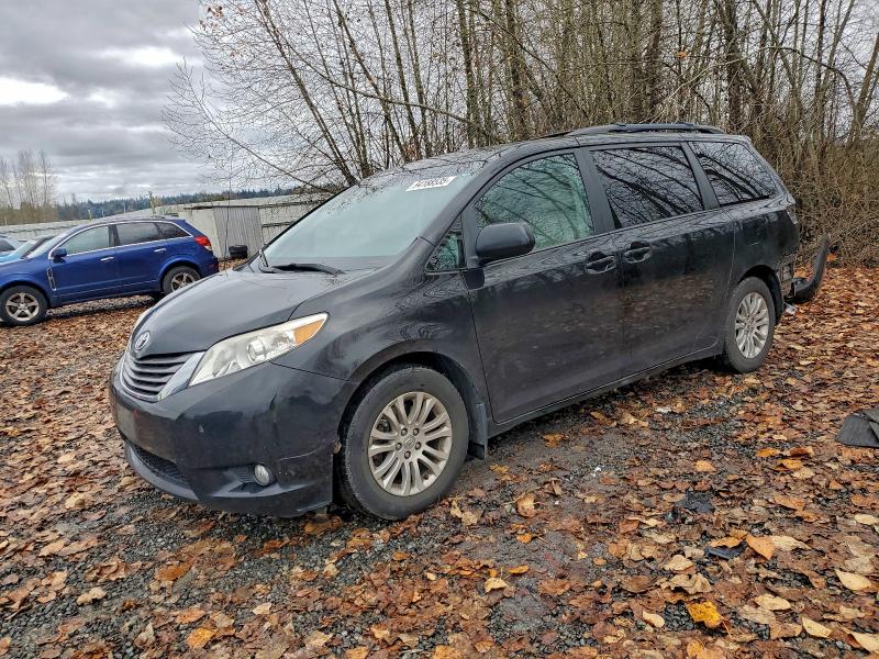 2014 TOYOTA SIENNA XLE #3301909474