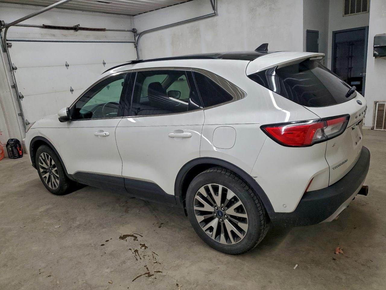 FORD ESCAPE TITANIUM