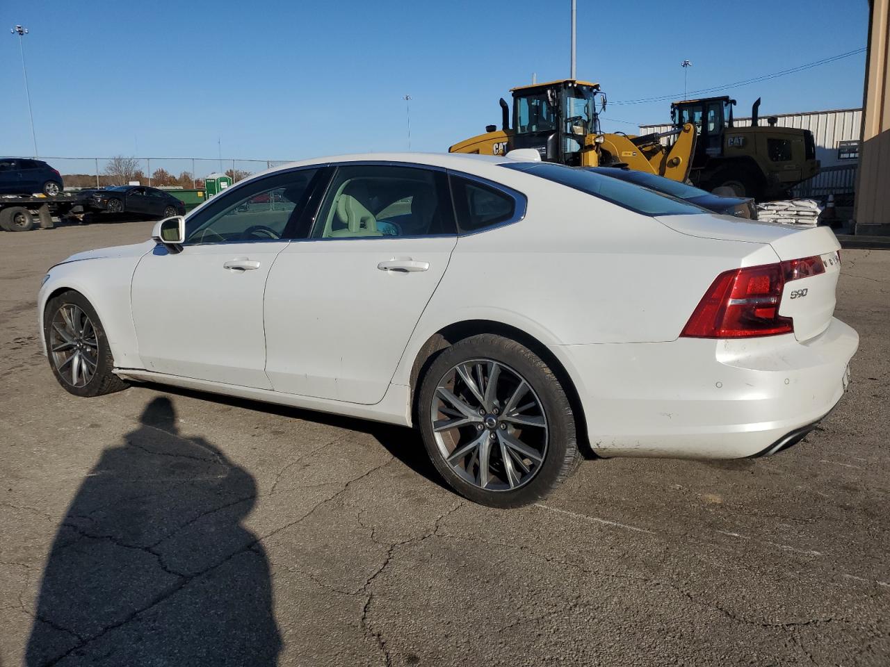 VOLVO S90 T6 MOMENTUM