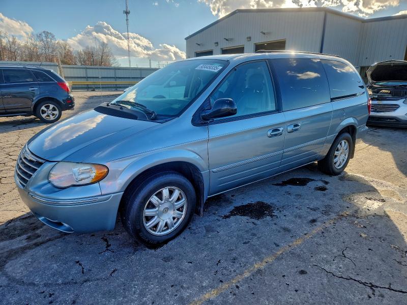 Global Auto Auctions: 2005 CHRYSLER TOWN & COU
