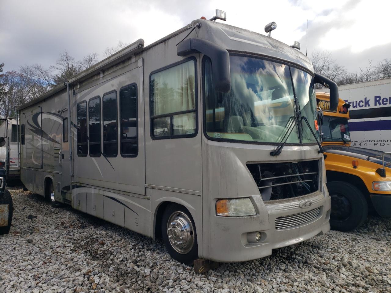 Lot #3290287259 2004 WORKHORSE CUSTOM CHASSIS MOTORHOME