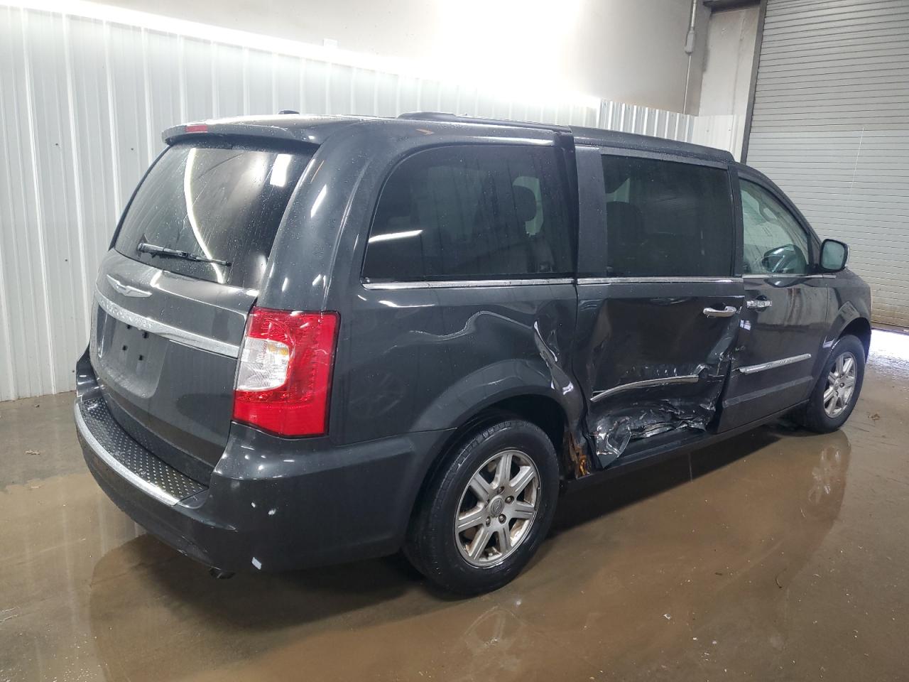 CHRYSLER TOWN & COUNTRY TOURING L