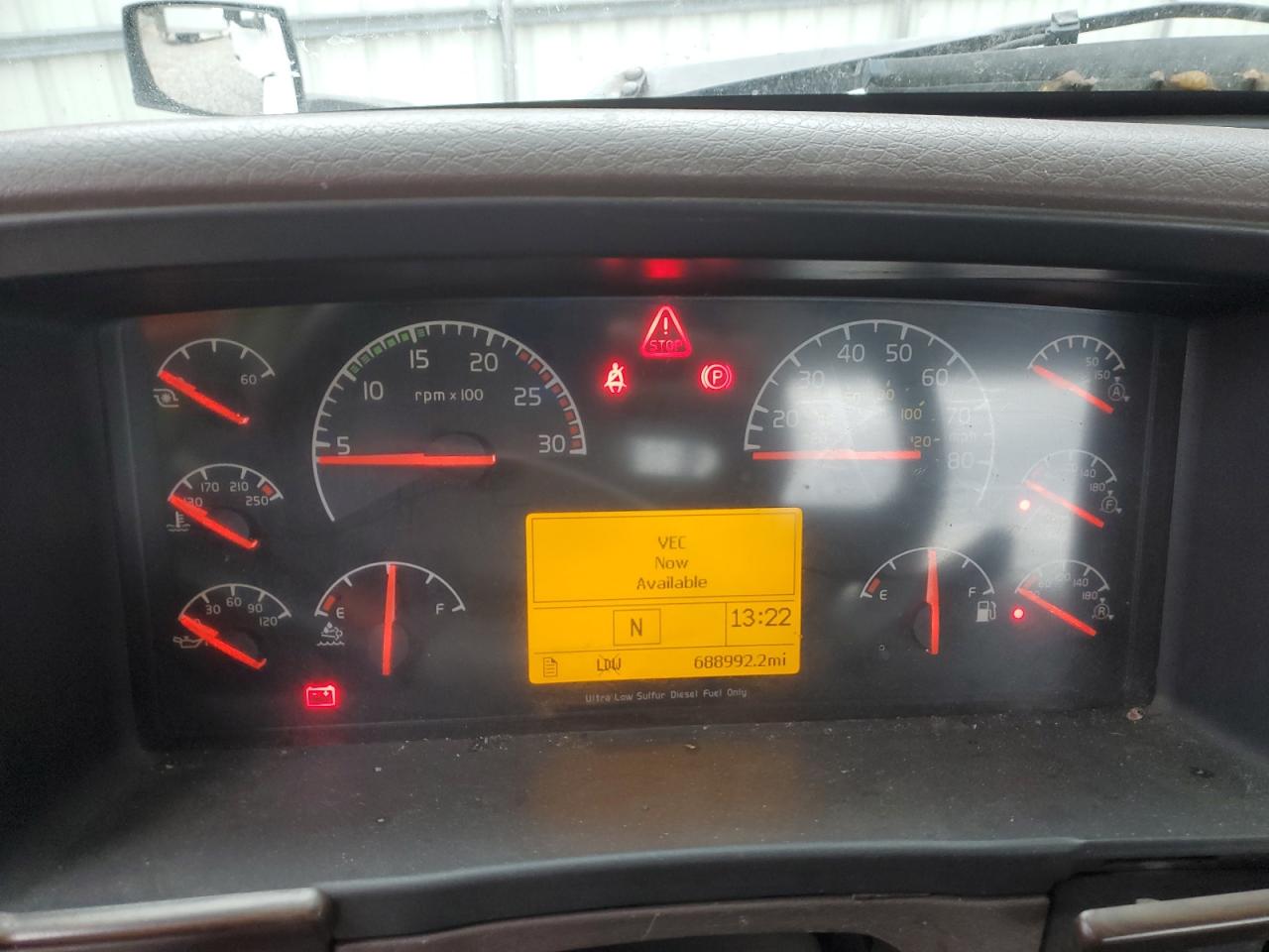 Lot #3286950797 2016 VOLVO VNL