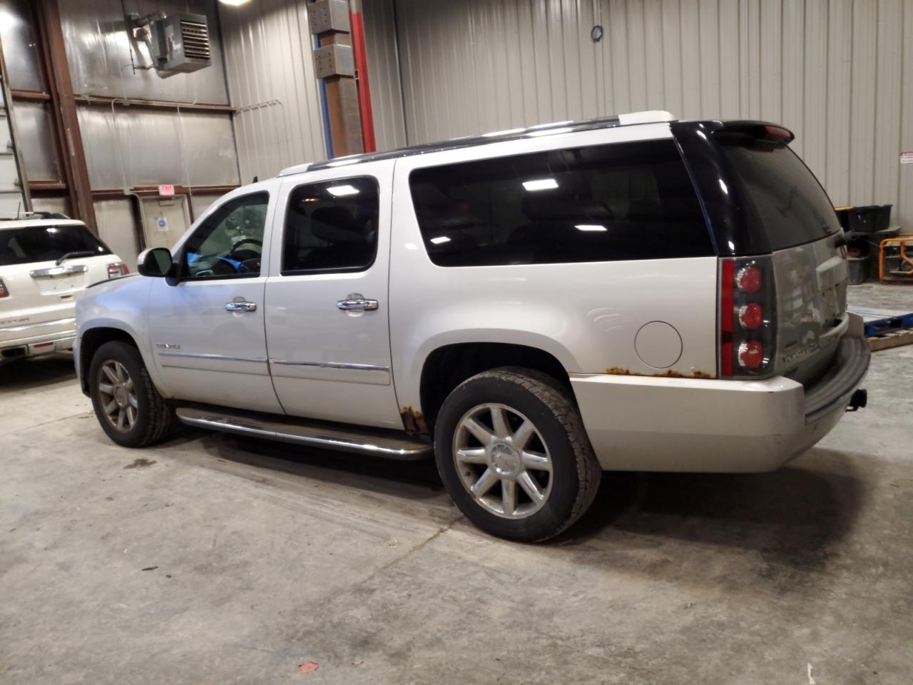 GMC YUKON DENALI