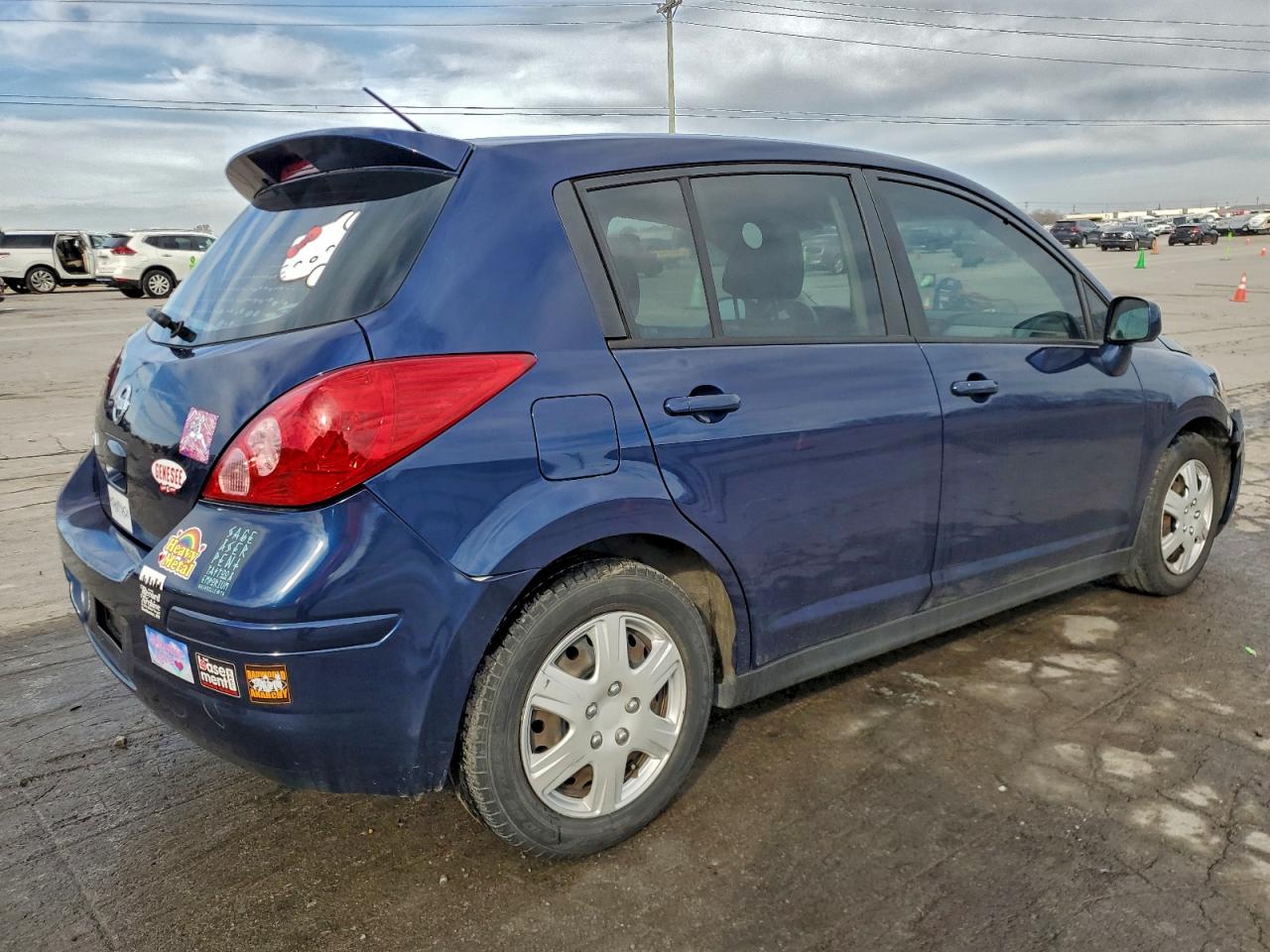 NISSAN VERSA S