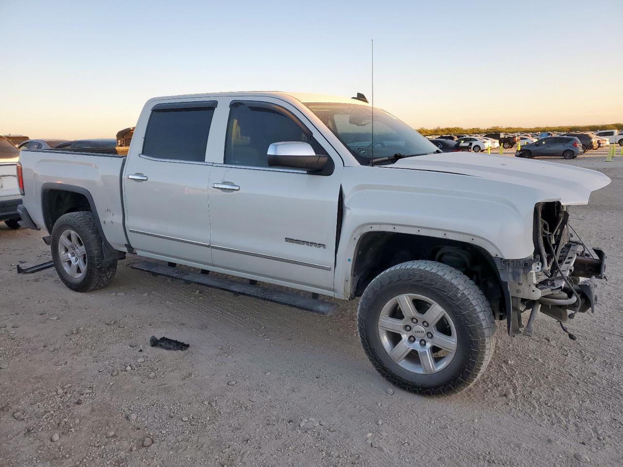 GMC SIERRA C1500 SLT