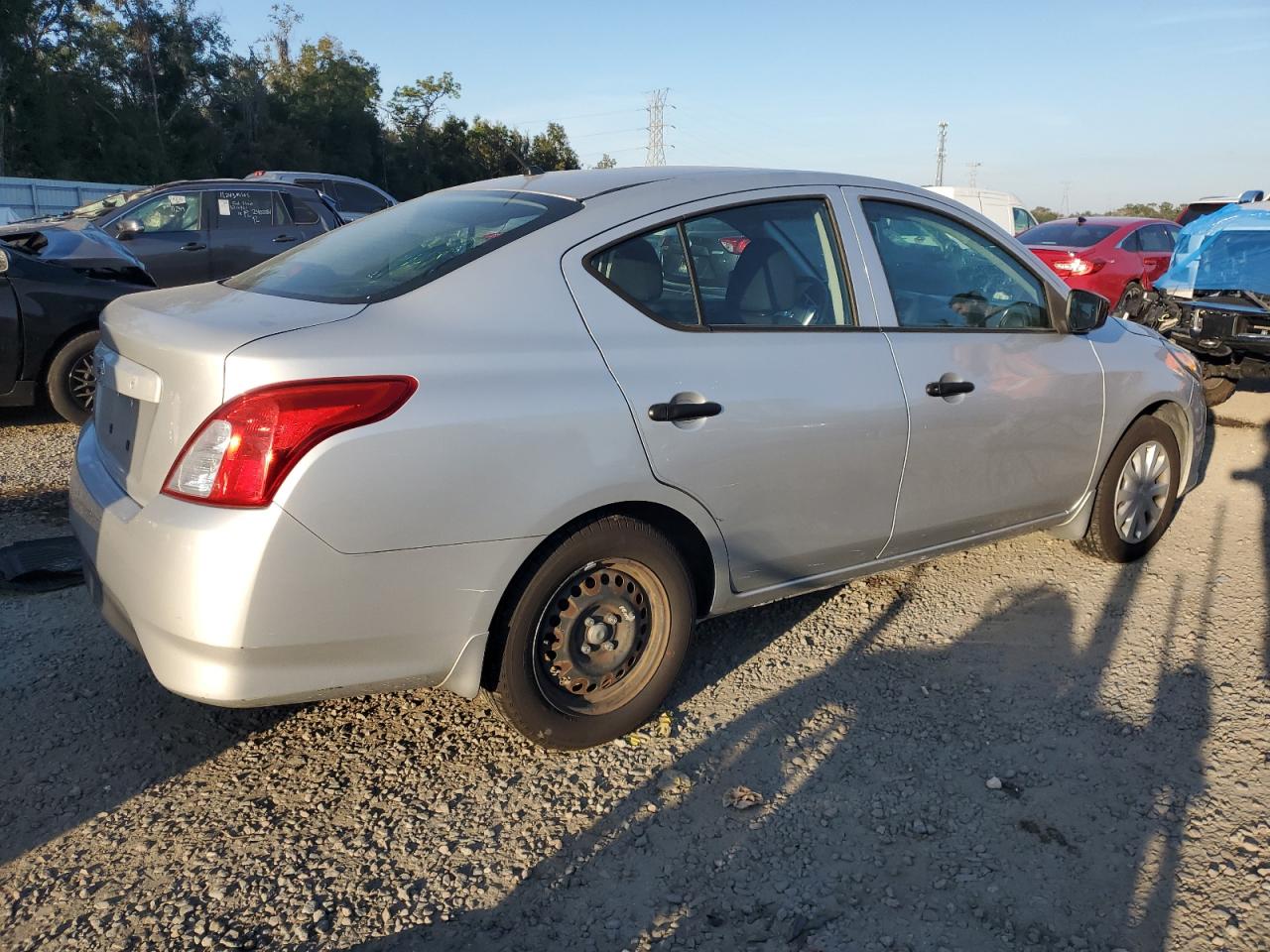 Lot #3302799965 2019 NISSAN VERSA S