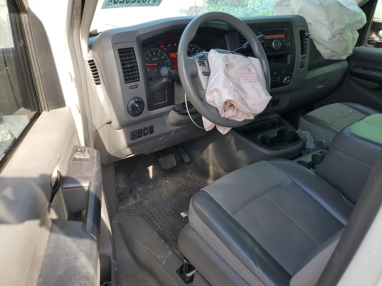 NISSAN NV2500 2500 S