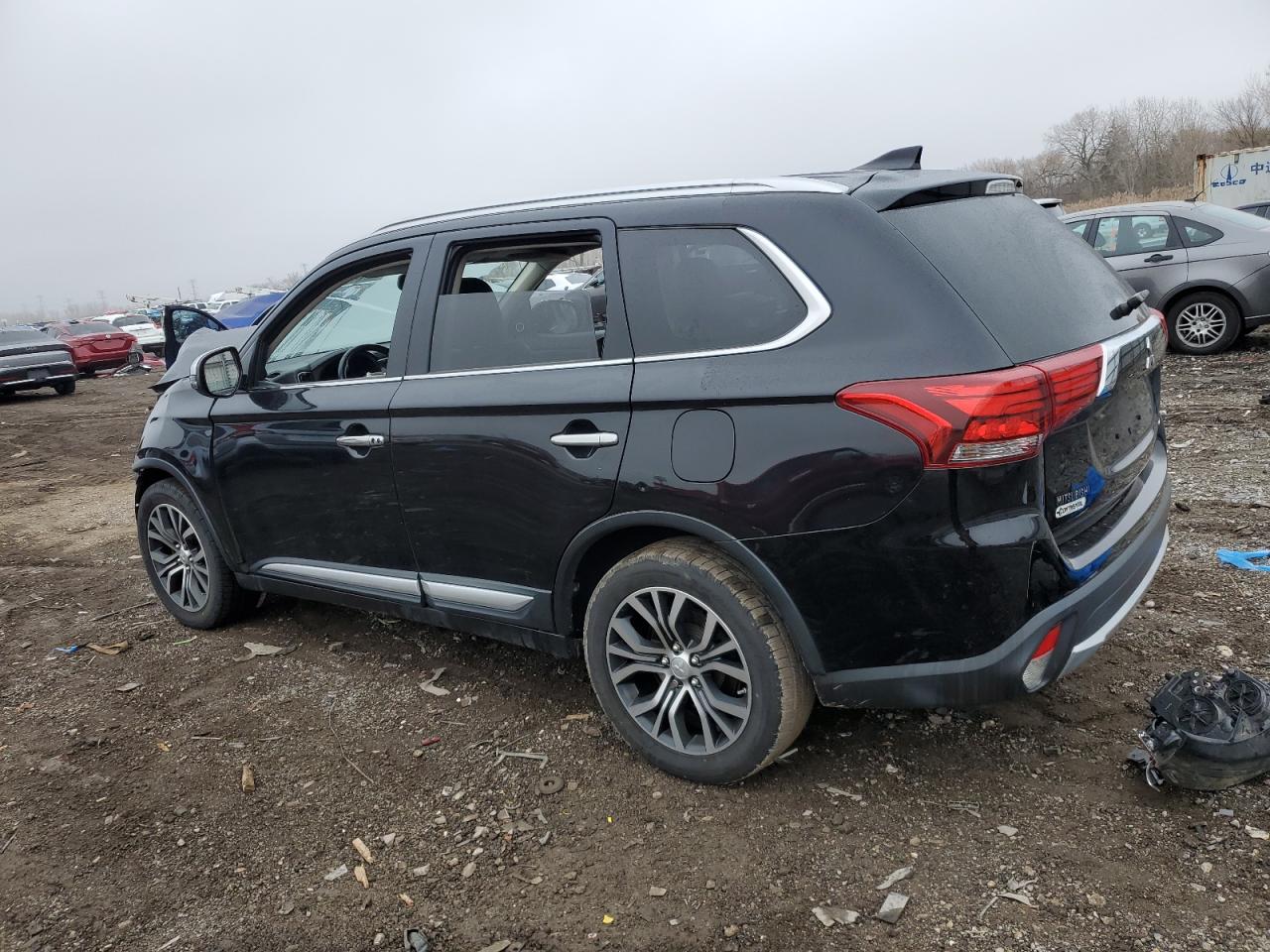 MITSUBISHI OUTLANDER SE